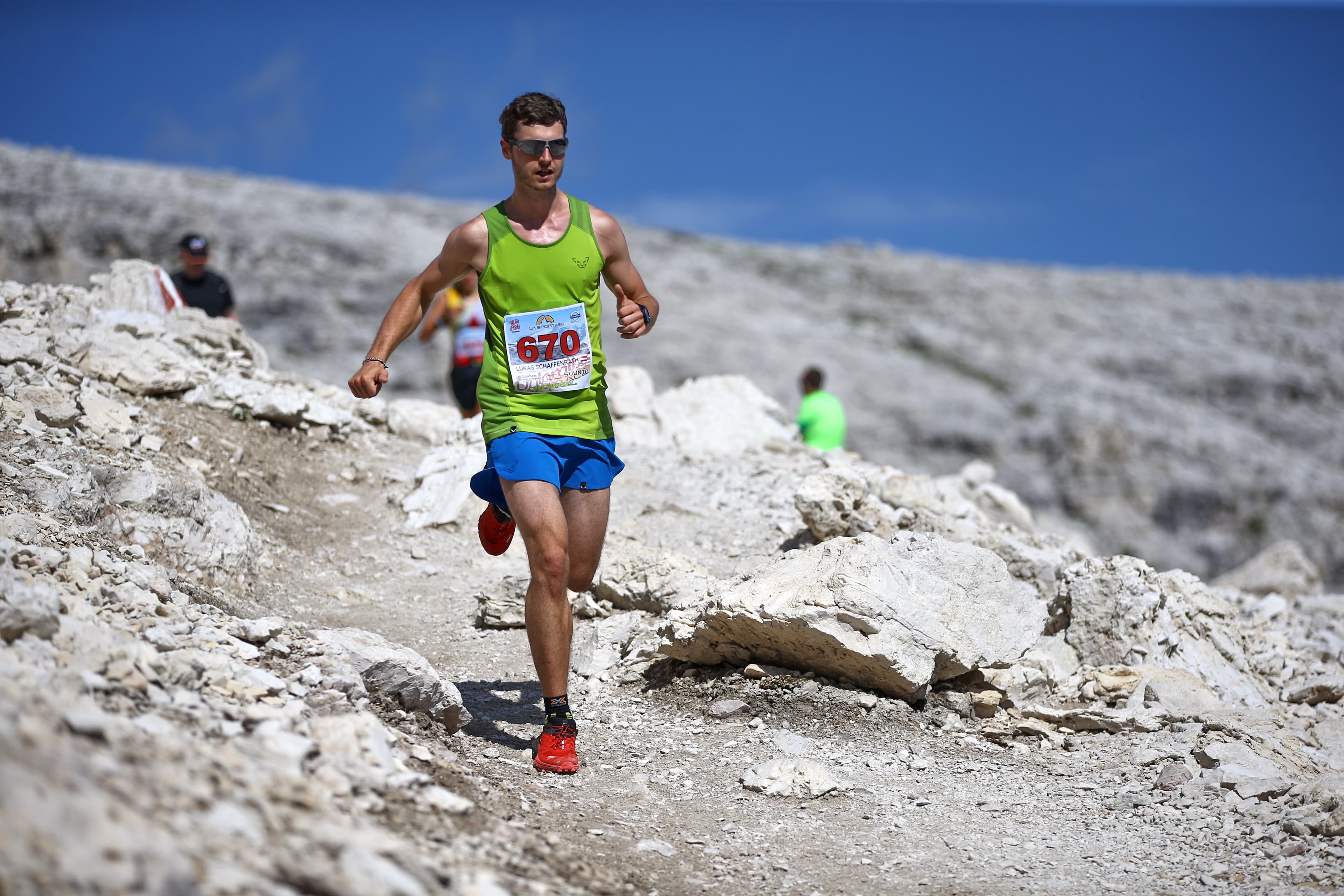 Fueling auf langen Trails: Kohlenhydrate, Natrium & Pacing